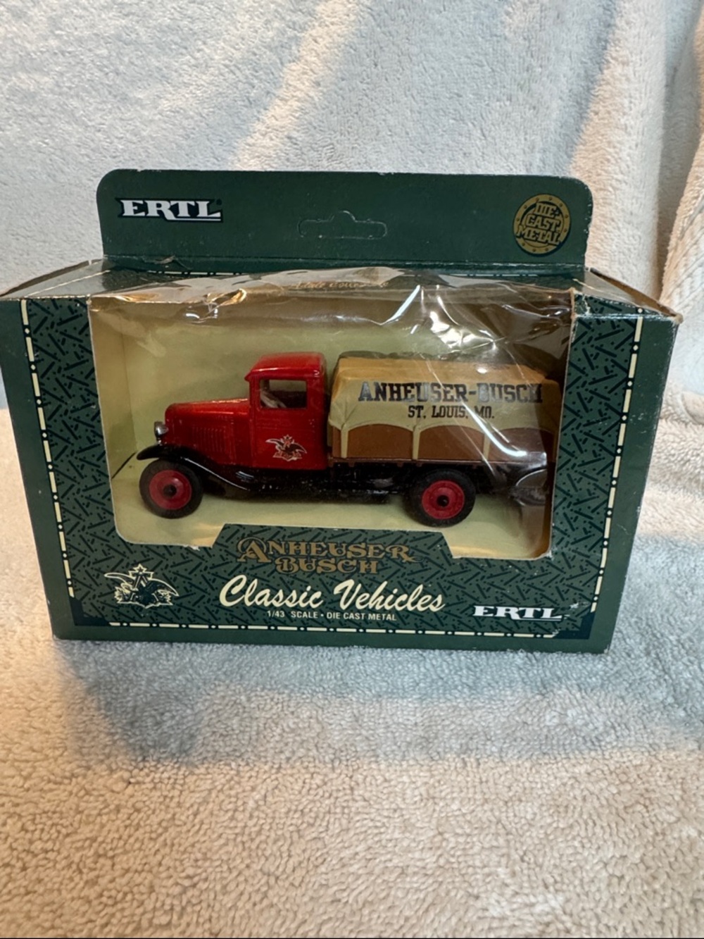 NIB ERTL Anheuser-Busch Red & Tan Classic Die-Cast Truck Adult Collectible 1:43